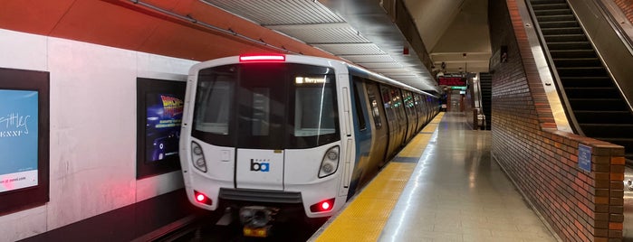 12th St. Oakland City Center BART Station is one of SF Trip 2016 🌉.