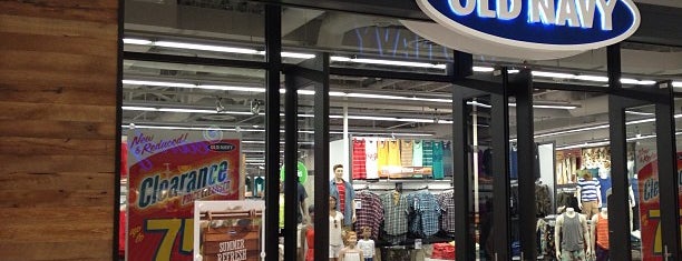 Old Navy is one of Lieux qui ont plu à Alan.