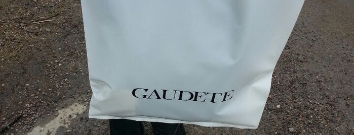 Gaudete is one of Shopping.