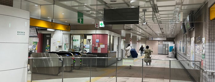 榴ヶ岡駅 is one of JR 미나미토호쿠지방역 (JR 南東北地方の駅).
