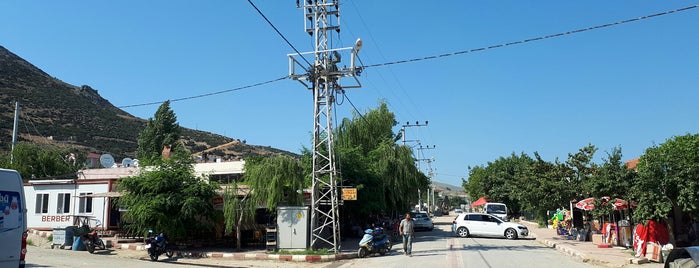 uğurlu köyü çay bahçesi is one of สถานที่ที่ Muberra ถูกใจ.