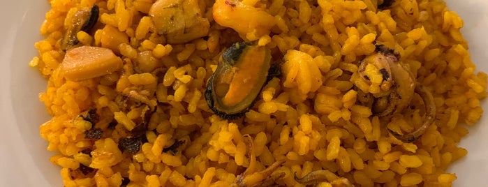 es.paella is one of Ernestoさんのお気に入りスポット.