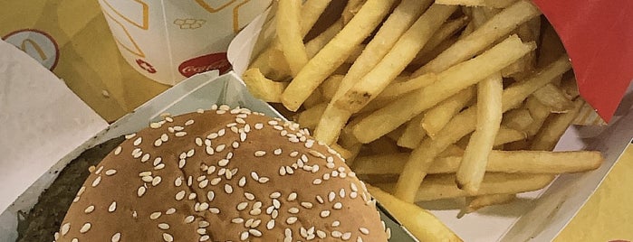 McDonald's is one of Hamburgerias.