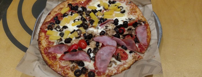 Pieology Pizzeria is one of Lugares favoritos de Angel.