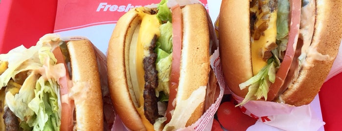 In-N-Out Burger is one of Locais curtidos por Melissa.