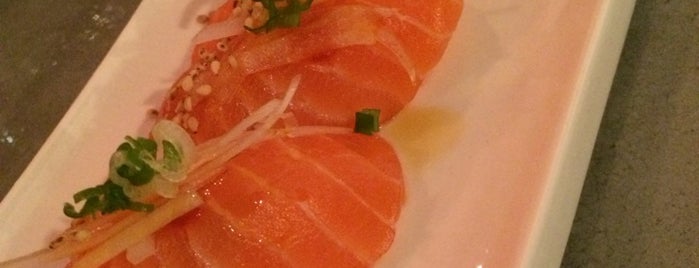 Midtown Sushi is one of JJ : понравившиеся места.