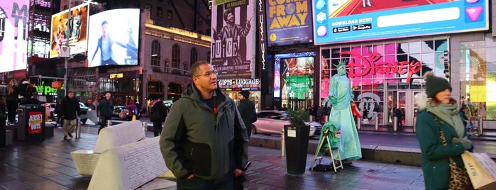 Times Square is one of Lugares favoritos de Mahmoud.