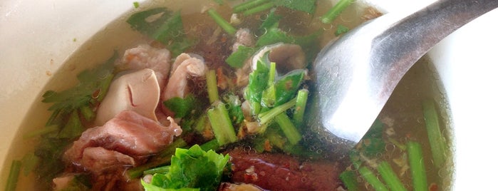 เจ้กจุ่นต้มเลือดหมู is one of Nakhon Pathom.