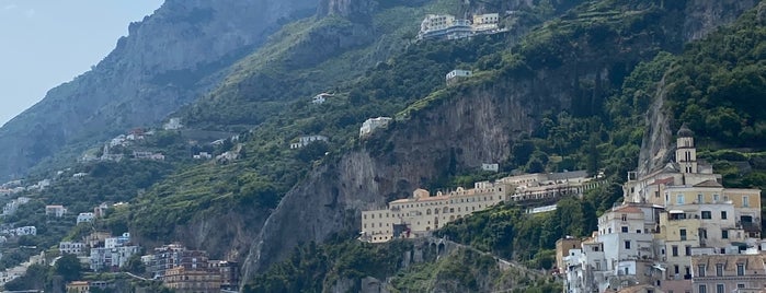 Amalfi is one of Orte, die Cristi gefallen.