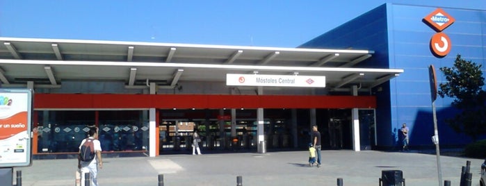Estación de Cercanías de Móstoles is one of Estación Metro/Renfe.