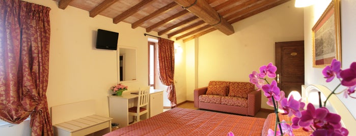 Hotel Villa S.Michele is one of Dormire a Prato.