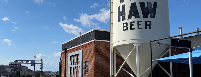 Yee-Haw Brewing Company is one of Lugares favoritos de Jordan.