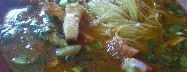Phá Lấu 102 is one of Nơi ăn vặt.