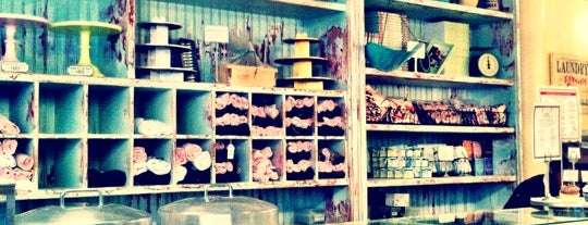 Magnolia Bakery is one of Gems of the Upper East Side.