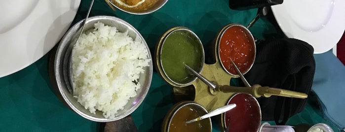 Omar's Indian Restaurant is one of нячанг.