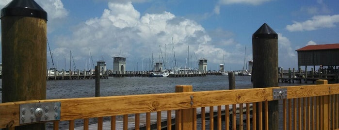Gulfport Harbor/Jones Park is one of Attractions.