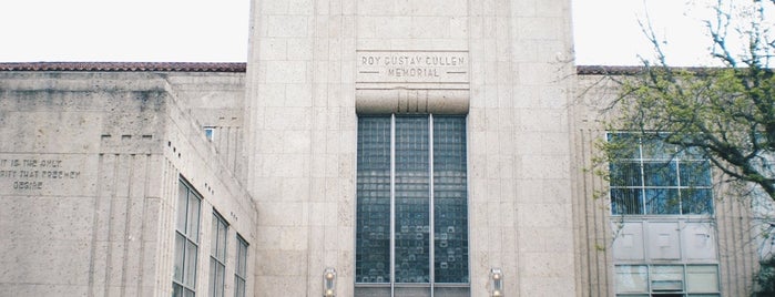 Roy G. Cullen Building is one of Places on UH Campus.