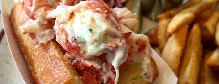 Greenpoint Fish & Lobster Co. is one of Williamsburg Weekday Favs.