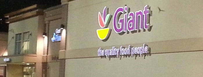 Giant Food is one of Andria 님이 저장한 장소.