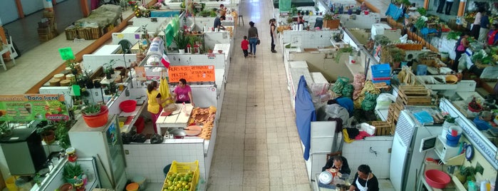 Mercado "Santo Niño" is one of Locais curtidos por Ricardo.