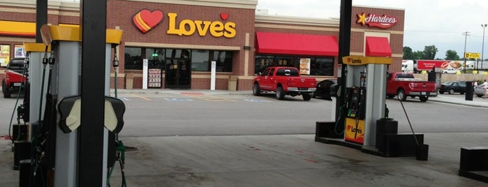 Love's Travel Stop is one of Lugares favoritos de Ellen.