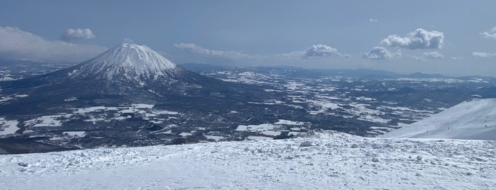 ニセコアンヌプリ山頂 is one of 日本の🗻ちゃん(⌒▽⌒).