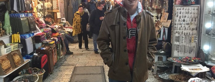 Mahane Yehuda Market is one of Bill'in Beğendiği Mekanlar.