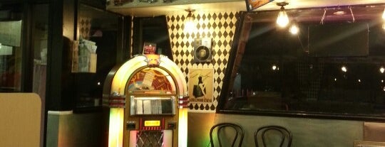 Woody's Drive Inn is one of Way 님이 좋아한 장소.