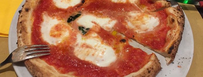 Pizzeria Leone da Ciro is one of Tempat yang Disukai Francesco.