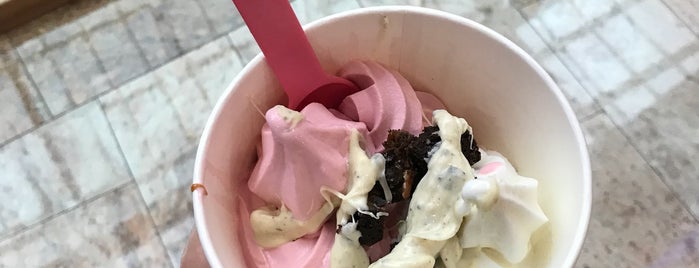 Yogurt Frenzy is one of Мороженое.