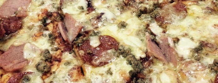 Magoo's Pizza is one of Lugares favoritos de Brady.