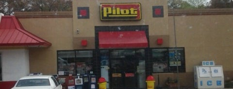 Pilot Travel Centers is one of Debbieさんのお気に入りスポット.