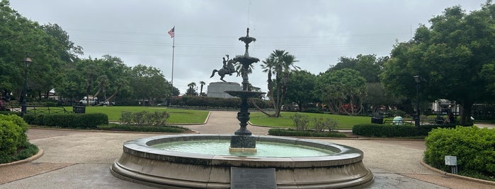 Lafayette Square is one of Edo does Nola.