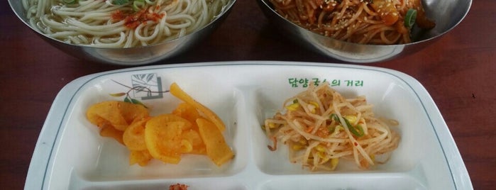시장국수 is one of Andrea's Gastronomic Tour of Korea.