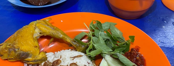 Ayam Goreng Mat Lengket is one of culinary.