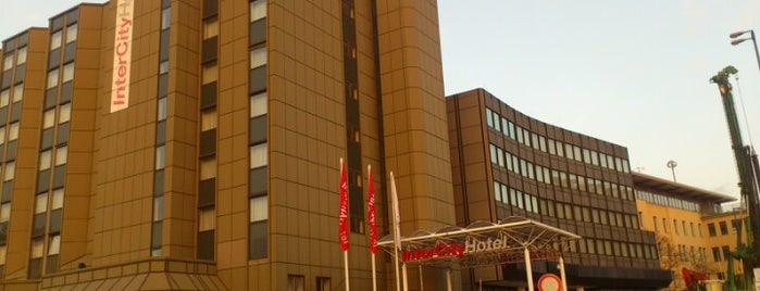 InterCity Hotel Wuppertal is one of Locais curtidos por Theo.