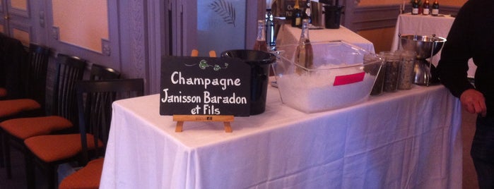 Salon Terroirs et Talents De Champagne is one of สถานที่ที่ Cyril ถูกใจ.