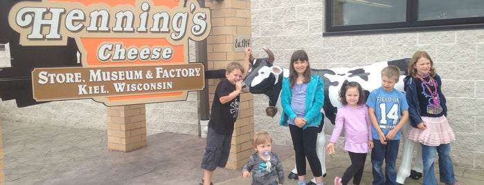 Henning's Wisconsin Cheese is one of Tempat yang Disukai Brandon.