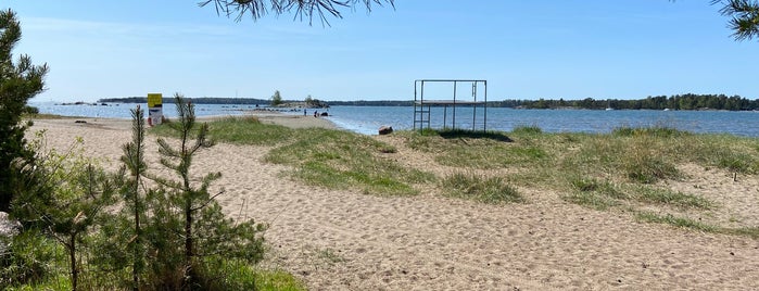 Kallahdenniemen uimaranta is one of Beaches in Helsinki, Espoo and Vantaa.