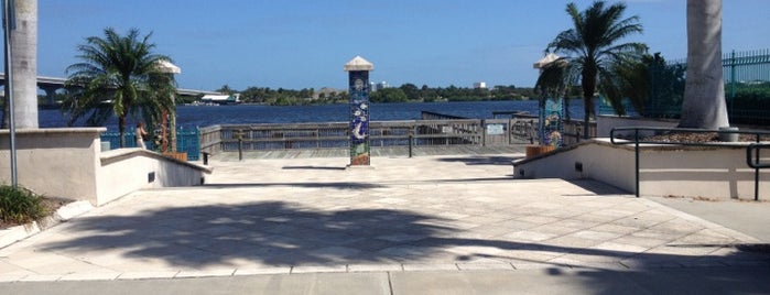 The Fountains At Royal Palm Point is one of Lieux qui ont plu à Lisa.