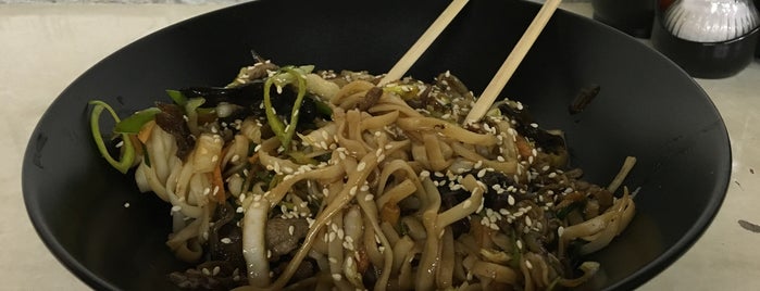 Lucky Noodles is one of Lugares favoritos de DK.