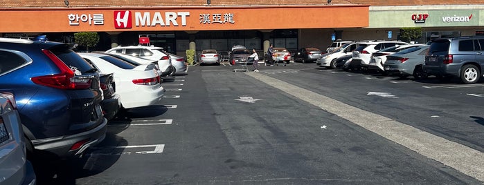 H Mart is one of Southern California: Asian Central!.