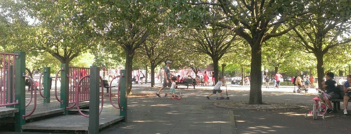 McCarren Park Playground is one of Kimmie 님이 저장한 장소.