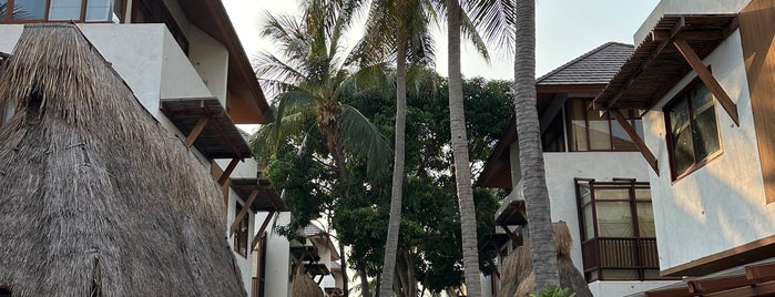 Dhevan Dara Beach Villa is one of กุยบุรี.