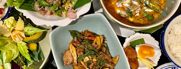 Miss Siam Restaurant is one of Tempat yang Disukai Erdem Mako.
