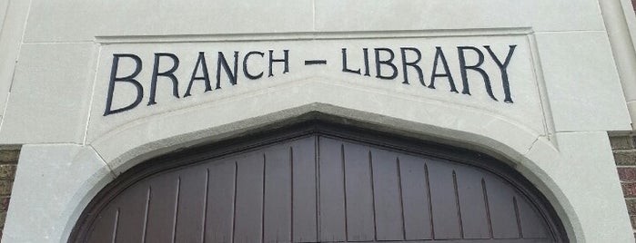 Uptown Library is one of Tempat yang Disukai William.
