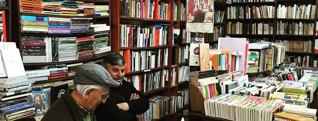 Libreria crisis is one of Lugares favoritos de Carlos.