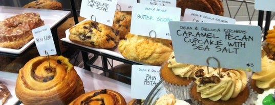 Dean & DeLuca is one of Rozanneさんのお気に入りスポット.