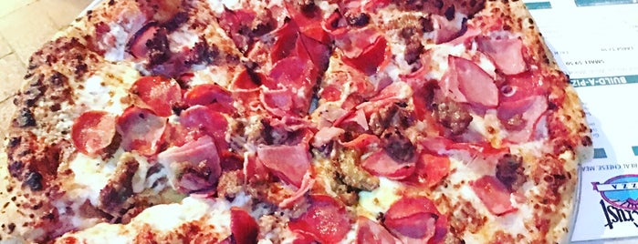 Upper Crust Pizza is one of Paul : понравившиеся места.