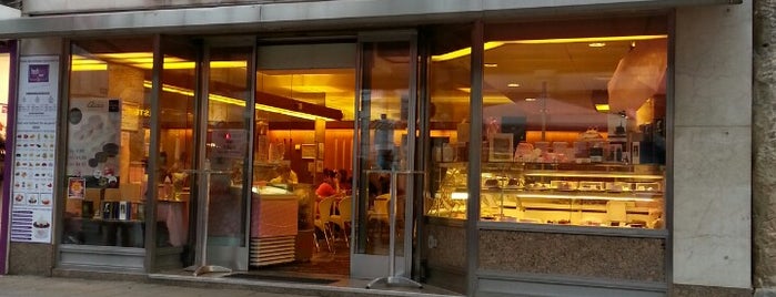 Aida Café-Konditorei Wien is one of Orte, die Gregor gefallen.